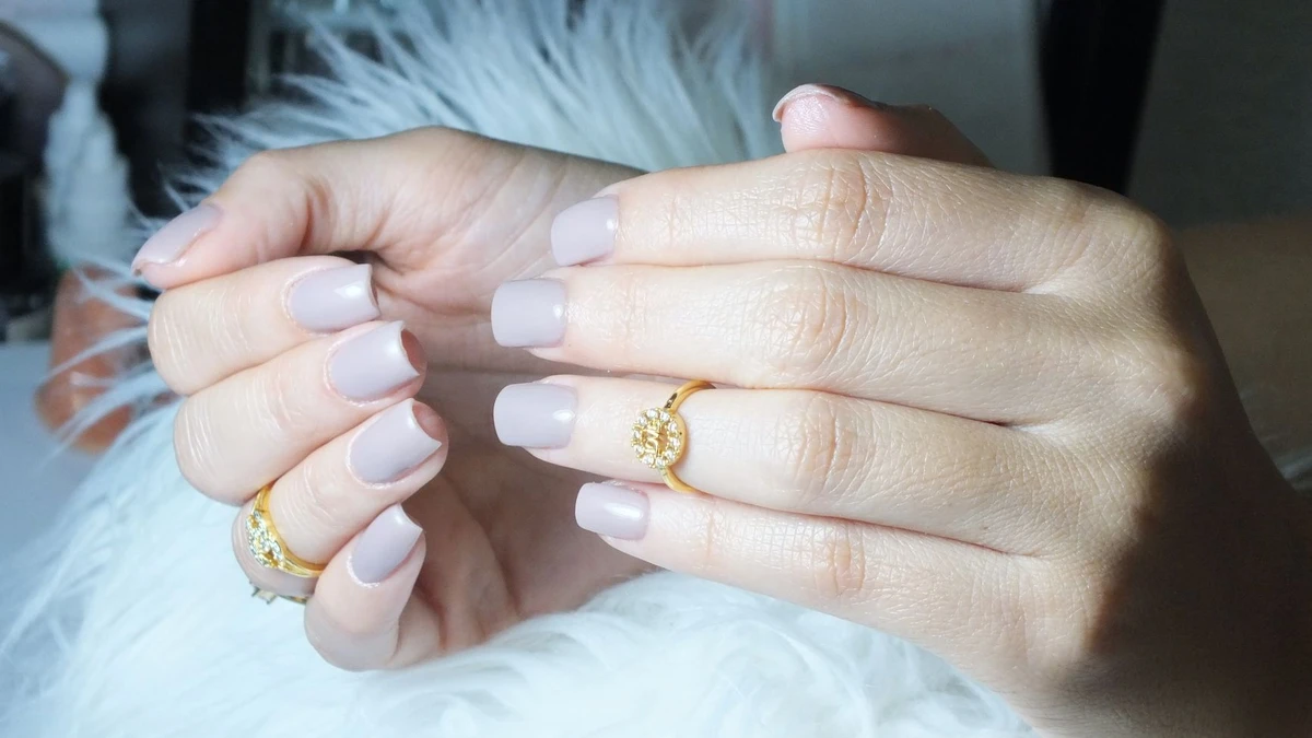 elegant short nail design